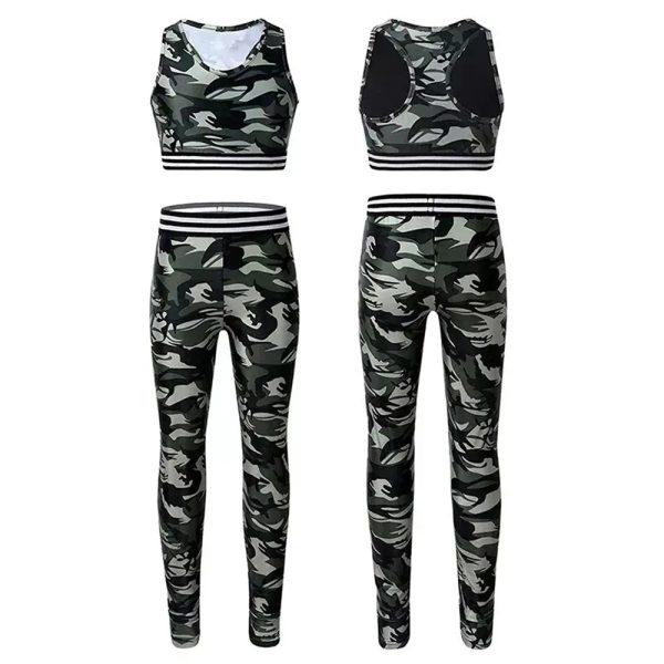 Fitness yoga set with crop top and high-waisted leggings in pastel pink